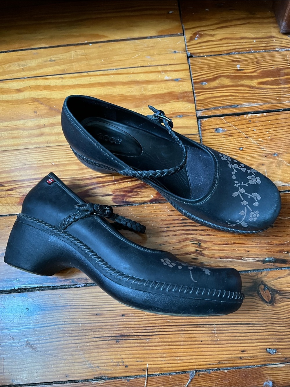 EUC — ECCO Black Mary Jane Clogs with Floral Detail (1990’s) - Picture 5 of 8